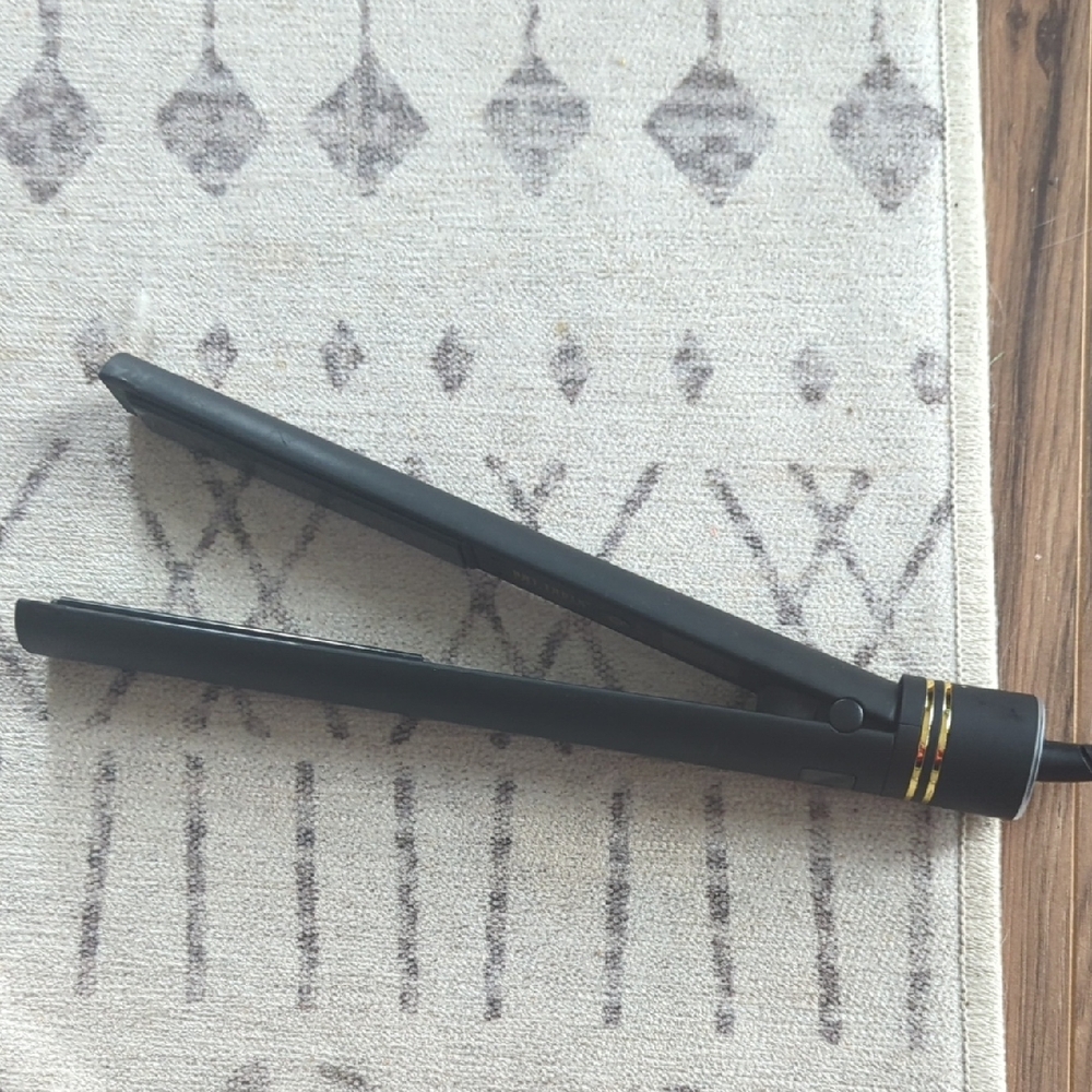 Hot Topic Black Hair Straightener Flat Iron with Gold Accent Rings